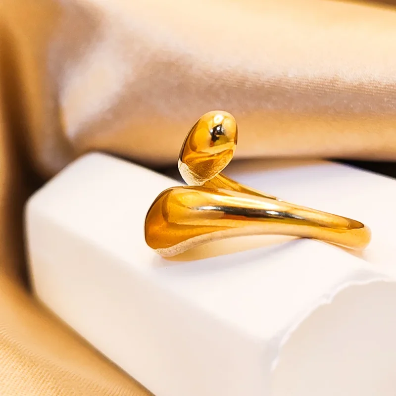 Bague Ella – L’Or 9K en Mouvement,Élégance Organique – Image 11